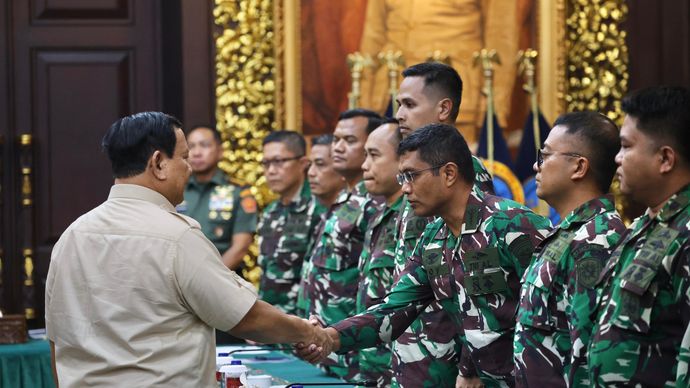 Menhan Prabowo Subianto memberikan pembekalan kepada 40 personel tenaga kesehatan (nakes) TNI yang akan berangkat untuk misi kemanusiaan Gaza.