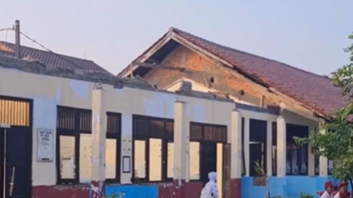 Ruang kelas ambruk di Depok