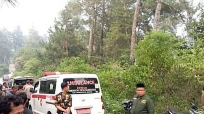 AMbulance angkut jenazah musibah fortuner maut