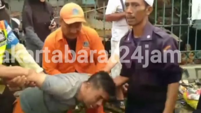 wanita tertabrak kereta KRL
