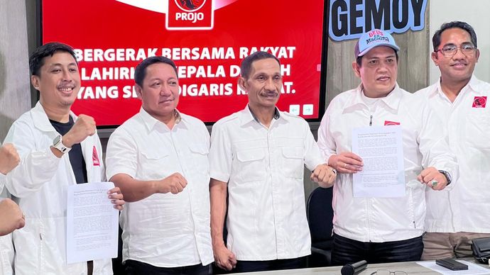 Organisasi relawan Projo. 