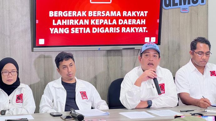 Bendahara Umum DPP Projo, Panel Barus (kedua dari kanan). 