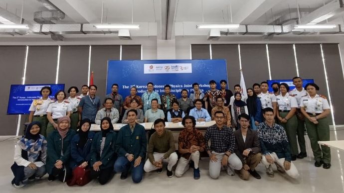 the 2nd Korea-Indonesia Physics Joint Workshop: Introduction to Interdisciplinary Physics <b>(BRIN)</b>