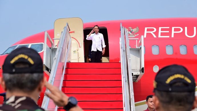 Presiden Joko Widodo (Jokowi) bertolak dari Pangkalan TNI AU Halim Perdanakusuma Jakarta menuju Bandara Internasional Sultan Aji Muhammad Sulaiman Sepinggan, Kota Balikpapan, Kaltim dengan menggunakan Pesawat Kepresidenan Indonesia-1, Minggu (11/8/20