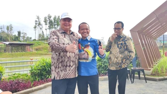 Menko Koordinator Perekonomian Airlangga Hartarto dan Menteri Investasi Bahlil Lahadalia. (Antara) 