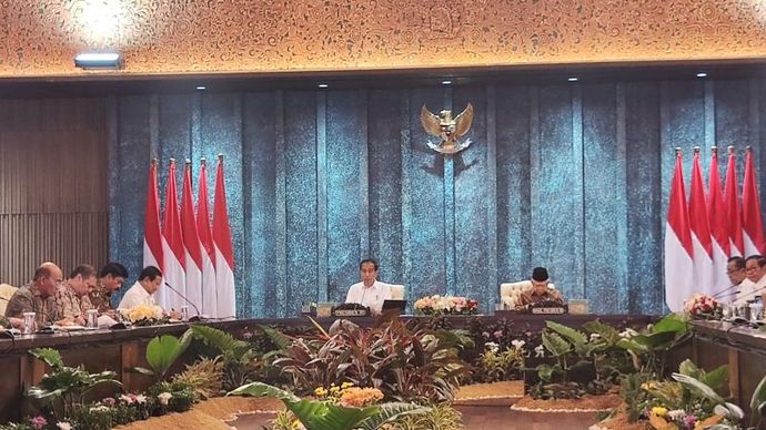 Presiden RI Joko Widodo (Jokowi) memimpin sidang kabinet paripurna perdana di Ibu Kota Nusantara, Kalimantan Timur, Senin (12/8/2024).