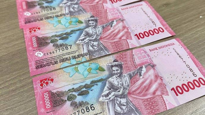 uang dengan kondisi tanpa gambar muka Pahlawan di uang rupiah Rp100.000 (Instagram @folkshitt)