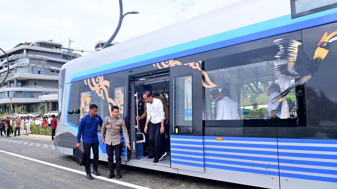 Presiden Jokowi jajal trem otonom atau Autonomous Rail Transit (ART) di IKN