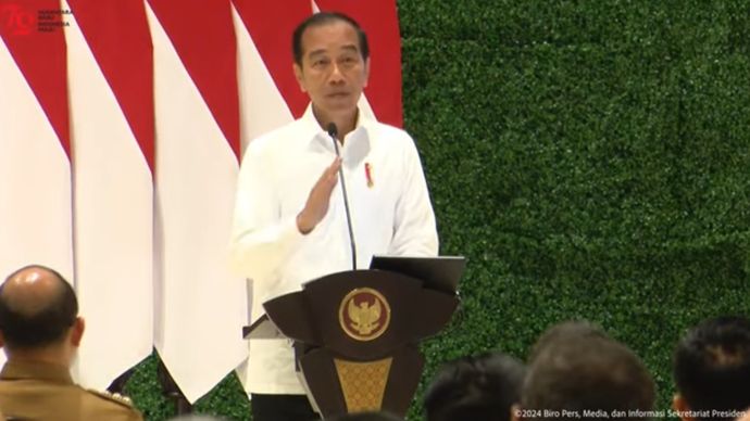 Presiden Jokowi saat memberikan pengarahan ke kepala daerah di IKN. (YouTube) 