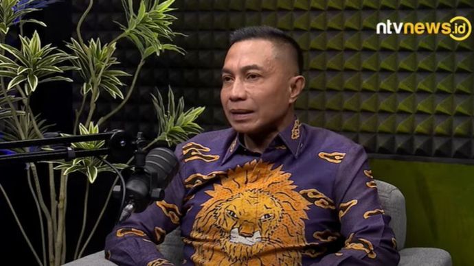 Bakal Calon Gubernur DKI dari unsur independen, Komjen Pol (Purn) Dharma Pongrekun yang juga mantan Wakil Kepala Badan Siber dan Sandi Negara (BSSN) saat di Podcast Dari Pulomas (DPO) di Redaksi ntvnews.id, Jakarta Timur.  <b>(Foto: Youtube ntvnews.id)</b>