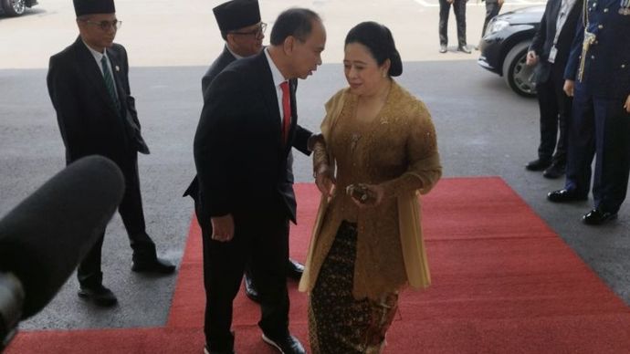 Ketua DPP PDIP Puan Maharani (kanan) bertemu dengan Ketua Umum Projo Budi Arie Setiadi di Kompleks Parlemen, Jakarta, Jumat (16/8/2024).