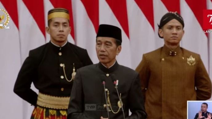 Presiden Joko Widodo (Jokowi) memberikan Pidato Kenegaraan pada Sidang Tahunan MPR RI dan Sidang Bersama DPR RI dan DPD RI Tahun 2024 di Kompleks Parlemen Senayan, Jakarta, Jumat (16/8/2024).