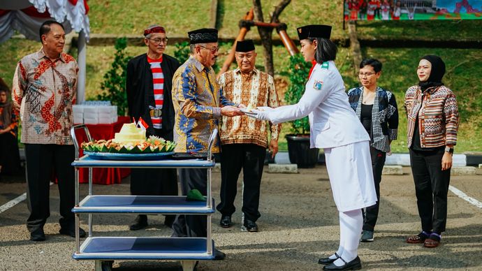 Artha Graha Peduli dan Artha Graha Network menggelar upacara kemerdekaan yang dilaksanakan serentak di 45 titik lokasi yang tersebar di 32 provinsi di Indonedia, <b>(Istimewa)</b>