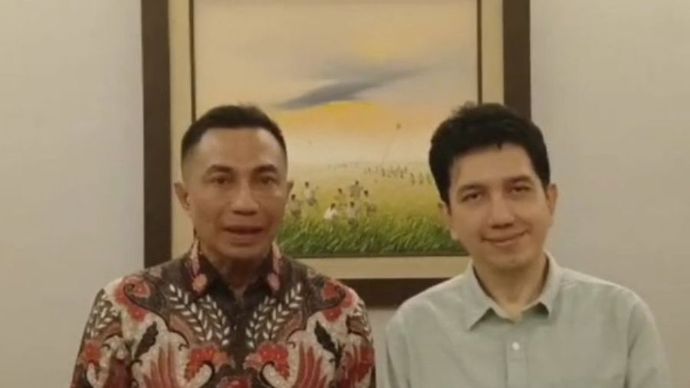 Pasangan calon perseorangan pada Pilkada Jakarta 2024 Dharma Pongrekun dan Kun Wardana memberi klarifikasi terkait polemik NIK di Jakarta, Senin (19/8/2024).