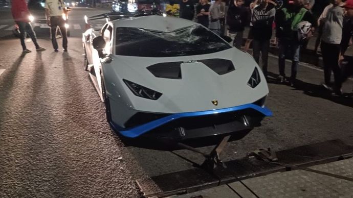 Mobil Lamborghini Huracan yang menabrak pemulung di kawasan Penjaringan Jakarta Utara pada Senin (19/8/2024) dinihari. 