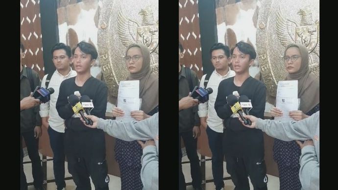 Korban Pencatutan NIK KTP, I Gede Wartiyasa bersama Koalisi untuk Pilkada Bersih, Adil, dan Demokratis (KOBAR), di gedung KPU Jakarta, Selasa (20/8/2024). <b>(Dok.Ntvnews.id)</b>