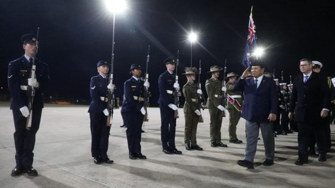 Menteri Pertahanan Prabowo Subianto saat tiba di Canberra, Australia. 