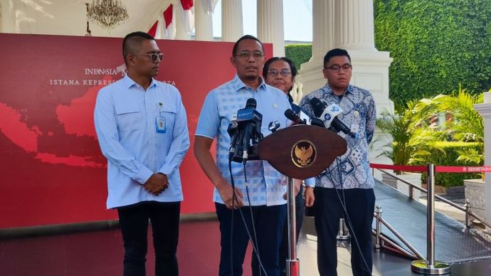 Kepala Kantor Komunikasi Kepresidenan/Presidential Communication Office (PCO) Hasan Nasbi memberikan keterangan pers di Istana Kepresidenan Jakarta, Kamis.