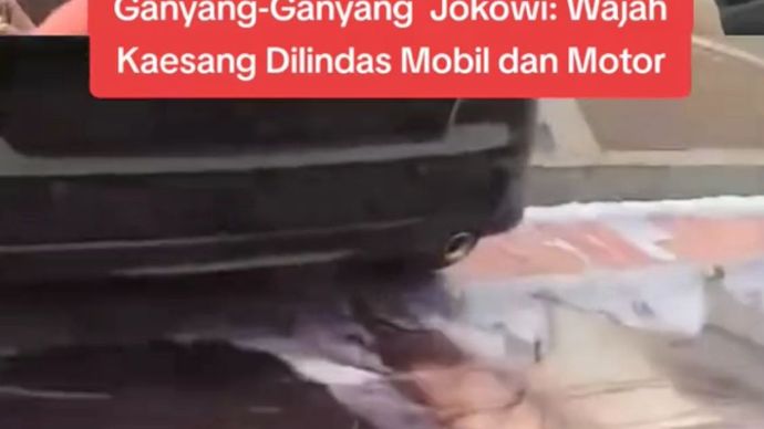 Poster wajah kaesang dilindas mobil dan motor pada aksi di Solo (TikTok @oplosan.62)