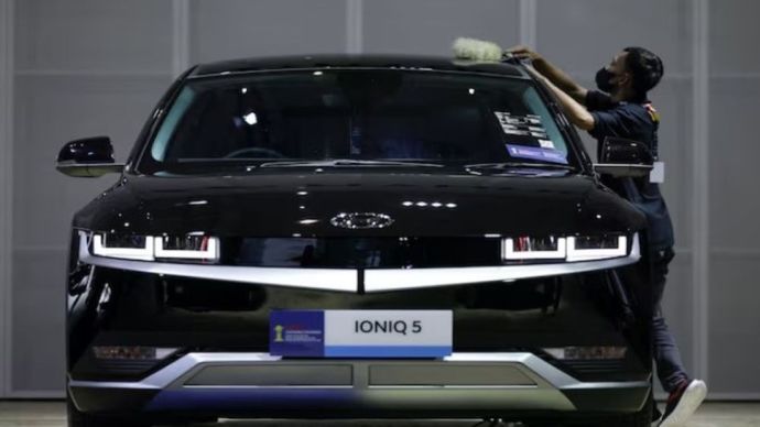 Mobil listrik Hyundai Ioniq 5 menjadi salah satu yang meraih predikat Top Safety Pick+ (TSP Plus) dari Euro NCAP. (Foto: REUTERS/Willy Kurniawan)  