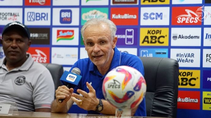 Pelatih Arema, Joel Cornelli saat jumpa pers usai pertandingan melawan Persib Bandung di Liga 1 2024/25. <b>(Website LIB)</b>