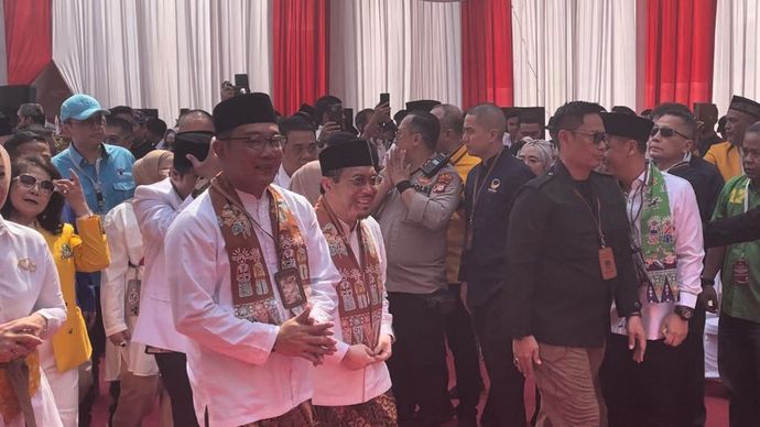 Bakal Calon Gubernur Jakarta, Ridwan Kamil dan Wakilnya yaitu Suswono tiba di KPU Jakarta, (Ntvnews.id-Muslimin Trisyuliono).