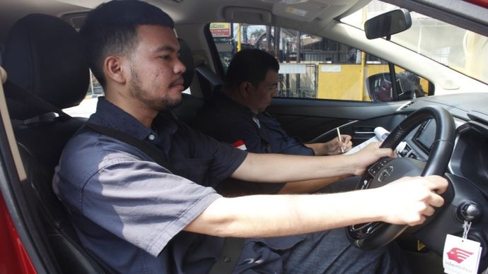 Teknik Defensive Driving Training sangat direkomendasikan kepada seluruh masyarakat yang aktif berkendara, baik yang dilatarbelakangi profesi maupun yang memang harus berkendara pulang pergi dari rumah ke kantor. (Foto: Istimewa) Teknik Defensive Driving Training sangat direkomendasikan kepada seluruh masyarakat yang aktif berkendara, baik yang dilatarbelakangi profesi maupun yang memang harus berkendara pulang pergi dari rumah ke kantor.