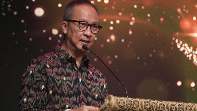 Menteri Perindustrian Agus Gumiwang Kartasasmita