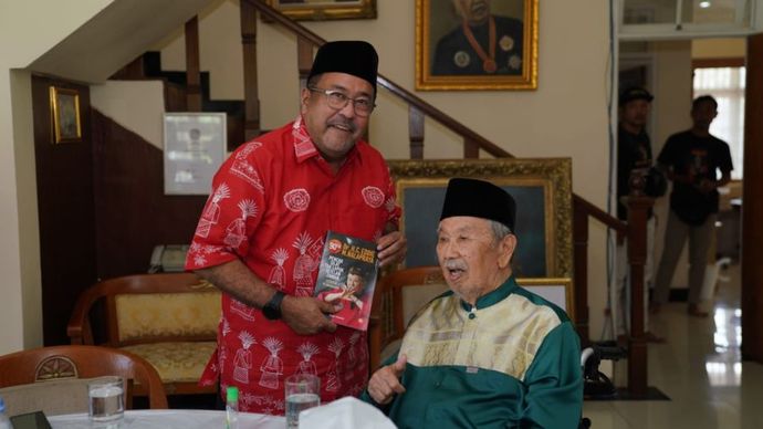 Rano Karno dan Mayjen TNI (Purn) Eddie Marzuki Nalapraya.