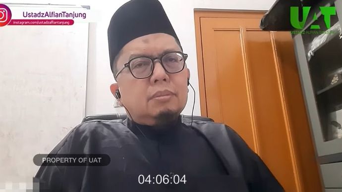 Ustadz Alfian Tanjung.