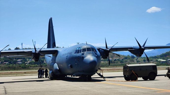 Pesawat Hercules yang ditumpangi Paus Fransiskus <b>(IG @vaticannews)</b>