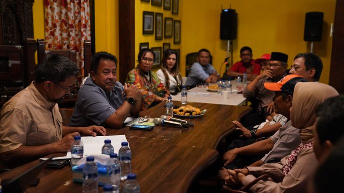 Bakal calon wakil gubernur DKI Jakarta Rano Karno atau biasa disapa 'Bang Doel' menggelar silaturahmi dengan Petisi Brawijaya dan FOREDER di Warung Garasi Si Doel, Karang Asri, Lebak Bulus, Jakarta Selatan, Selasa (10/9/2024).  <b>(Dok.Istimewa)</b>