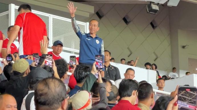 Presiden Jokowi saat menonton pertandingan Timnas Indonesia Vs Australia di SUGBK. 