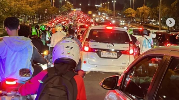 Kemacetan di daerah Landas Pacu Kemayoran, Jakarta Pusat.