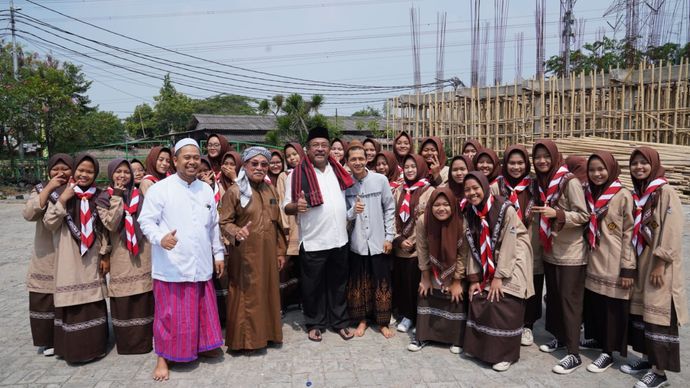 Bakal calon wakil gubernur Jakarta Rano Karno atau biasa disapa 'Bang Doel' melakukan silaturahim ke Ponpes Az-Ziyadah di Jalan Madrasah, Klender, Duren Sawit, Jakarta Timur, Jumat (13/9/2024).  <b>(Dok.Istimewa)</b>