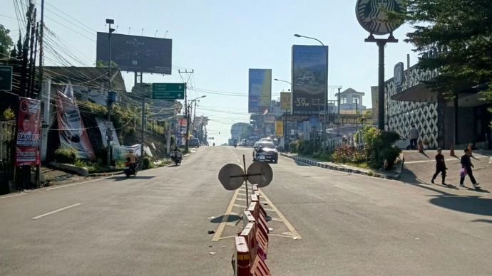 Jalur puncak Bogor,  Lampu Merah Gadog. 