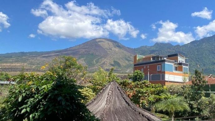 Suasana Gunung Guntur di kawasan wisata, Kabupaten Garut, Jawa Barat, Rabu (18/9/2024) pagi.