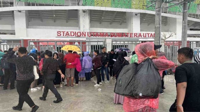 Warga mulai berdatangan ke Sport Center Sumut jelang penutupan PON XXI Aceh-Sumatera Utara, di Deli Serdang, Jumat (20/9/2024).