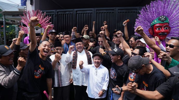 Bakal calon wakil gubernur Jakarta Rano Karno atau biasa disapa 'Bang Doel' melakukan kunjungan silaturahmi ke Perguruan Silat Pusaka Djakarta di Manggarai Selatan, Tebet, Jakarta Selatan, Jumat (20/9/2024). 