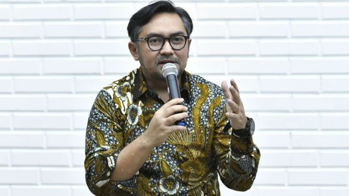 Direktur Jenderal Informasi dan Komunikasi Publik Kementerian Komunikasi dan Informatika Prabu Revolusi menyampaikan pemaparan kepada wartawan pada acara Ngopi Bareng Kominfo di Jakarta, Jumat (13/9/2024).