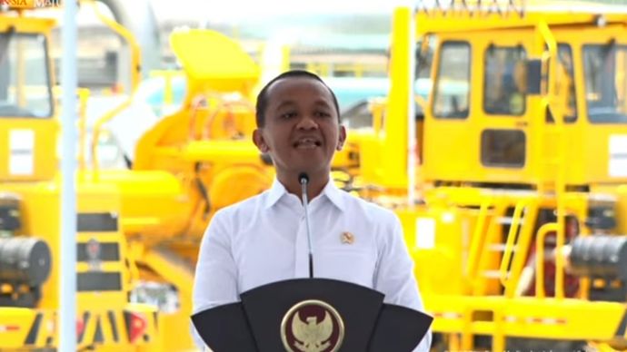 Menteri ESDM yang juga Ketua Umum Partai Golkar Bahlil Lahadalia saat meresmikan smelter PT Amman Mineral Internasional. (YouTube) 