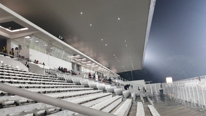 Suasana tribun penonton di&nbsp;Stadion Madya Gelora Bung Karno&nbsp;(GBK), Jakarta, pada Rabu (25/9).