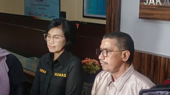 Humas Polres Jakarta Selatan, Nurna Dewi dan Pengacara Nikita Mirzani, Fahmi Bachmid. <b>(NTVNews)</b>