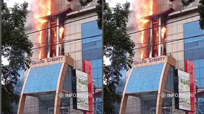 Gedung pertemuan Grand Liberty di Jalan Putri Hijau, Medan, dilanda kebakaran hebat pada Kamis (26/9/2024).