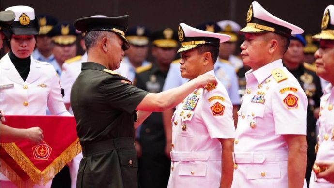 Kasum TNI Letjen Richard Tampubolon saat mempimpin sertijab. 