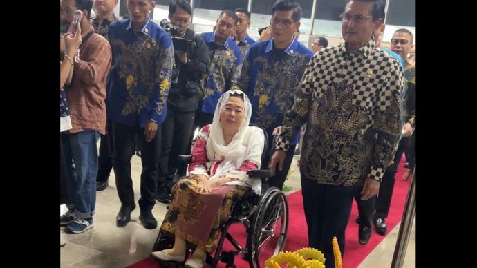 Istri Presiden ke-4 RI Abdurrahman Wahid alias Gus Dur, Shinta Nuriyah, tiba di Gedung MPR RI. 