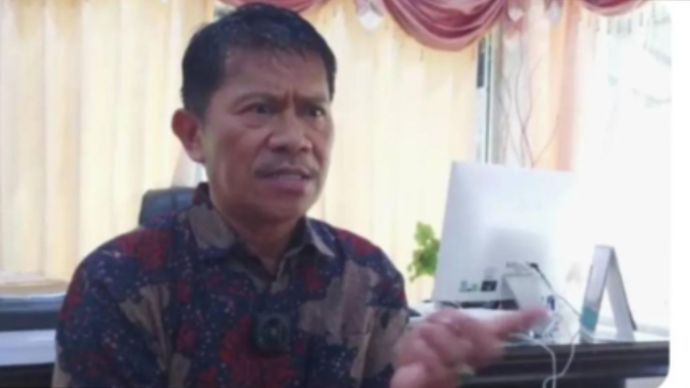 Kepala Sekolah Tempat Guru dan Siswi Berhubungan