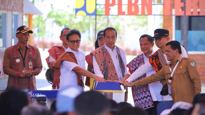 Presiden Jokowi saat meresmikan tujuh PLBN Terpadu. (Antara) 