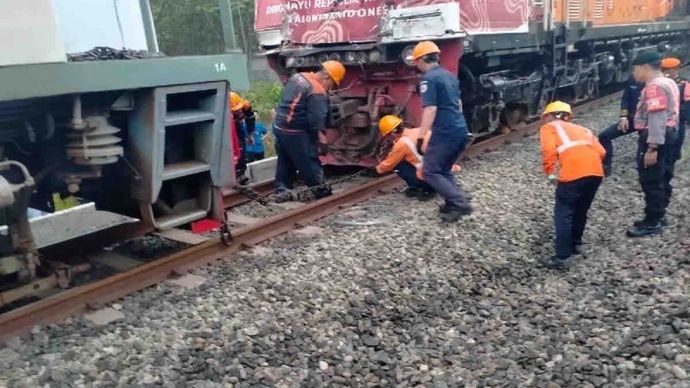 Ilustrasi - Peristiwa KA 70 (KA Taksaka relasi Stasiun Gambir - Yogyakarta) tertabrak seusai truk diduga menerobos Perlintasan Sebidang (JPL 714) antara Stasiun Sentolo &ndash; Stasiun Rewulu pada pukul 03:52 WIB, Rabu (25/9/2024). 