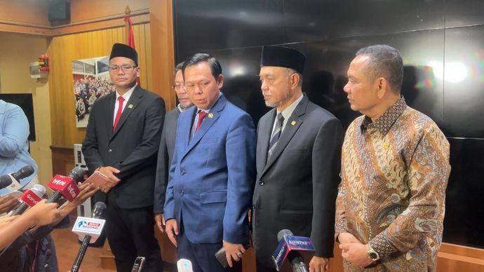 Pimpinan DPD RI usai pertemuan dengan presiden terpilih Prabowo Subianto. 